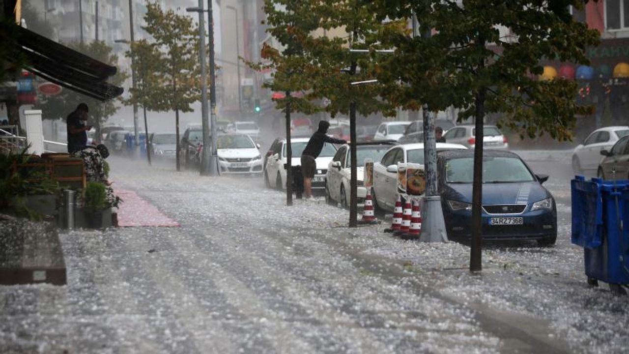 İstanbul’da Fırtına ve Sağanak Uyarısı: Sıcaklık 10 Derece Birden Düşecek