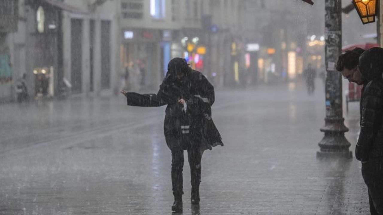 Meteoroloji’den hafta sonu uyarısı: Yağışlar geliyor, sıcaklıklar mevsim normallerinin üzerinde!