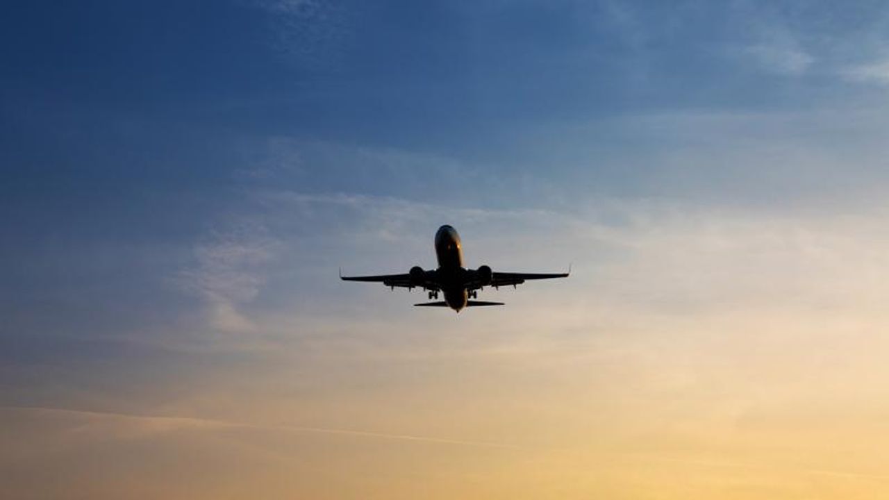 JetBlue Uçağı Ani İrtifa Kaybı Yaşadı: En Az 3 Yaralı