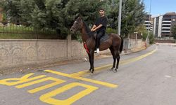 Tokat’ta İlginç Anlar: Motosiklet Sınavını Atla Tamamladı