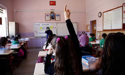 MEB ve Hazine Bakanlığı, Depremzedelere Eğitim Desteğini Yüzde 35 Artırdı, 8 Bin Öğrenci Yararlanacak