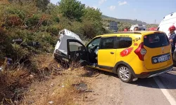 Bandırma’da Otomobil ile Taksi Çarpıştı: 4 Yaralı