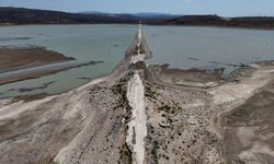 İzmir'de Kuraklık Alarmı: Eski İzmir-Çeşme Kara Yolu Gün Yüzüne Çıktı