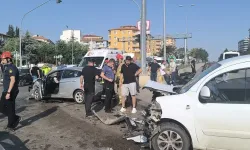 Kırıkkale'de Polis Aracıyla Otomobil Çarpıştı: 3 Yaralı