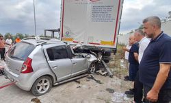 Terme’de Feci Kaza: Otomobil Tıra Çarptı, 2 Ölü 2 Yaralı