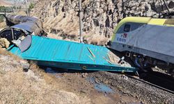 Malatya’da İki Yük Treni Çarpıştı: 1 Makinist Yaralandı