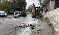 İzmir Karabağlar’da patlayan su borusu iki gündür onarılmadı