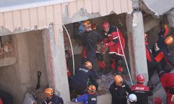 Kocaeli Gebze’de 7 Katlı Bina Çöktü: 5 Kişilik Aile Enkaz Altında