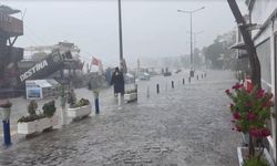 Foça’da şiddetli yağış su baskınlarına yol açtı