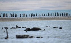 Van Gölü’nde çekilme artıyor: Yıllar sonra su altındaki yapılar ortaya çıktı