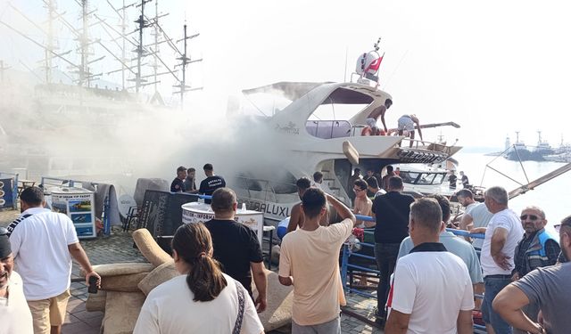 Antalya'da lüks gezi teknesinde yangın! Kullanılamaz hale geldi