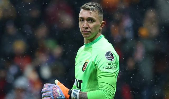 Muslera, Türkiye'den ayrıldı
