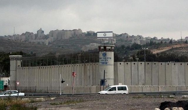 İsrail Hapishanesinde Tutulan Filistinli Hayatını Kaybetti