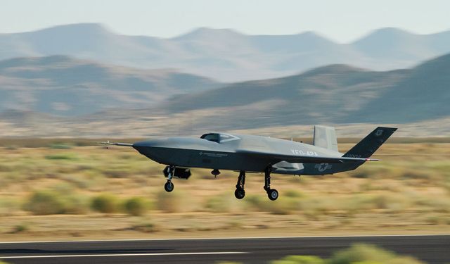 ABD’nin yeni nesil insansız savaş uçağı YFQ-42A gökyüzüyle buluştu