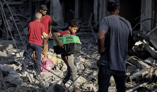 Gazzeliler Çöp Yığınlarının Arasında Yaşam Mücadelesi Veriyor