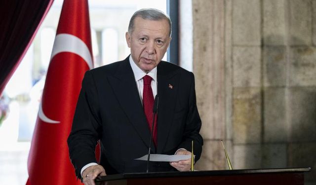 Cumhurbaşkanı Erdoğan’dan Anıtkabir’de 102. Yıl Mesajı: “Büyük ve güçlü Türkiye’yi evlatlarımıza emanet edeceğiz”