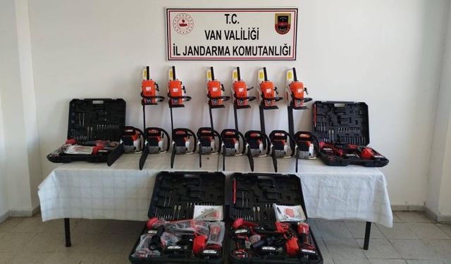 Van’da 430 Bin Liralık Kaçak Eşya Ele Geçirildi