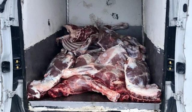 Uygulama noktasında 6 tona yakın kaçak ve bozulmuş hayvansal ürün ele geçirildi