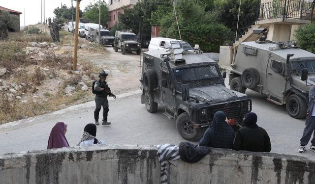 İsrail Ordusu, Doğu Kudüs Yakınlarındaki Hızma Beldesini İki Gündür Kuşatma Altında Tutuyor